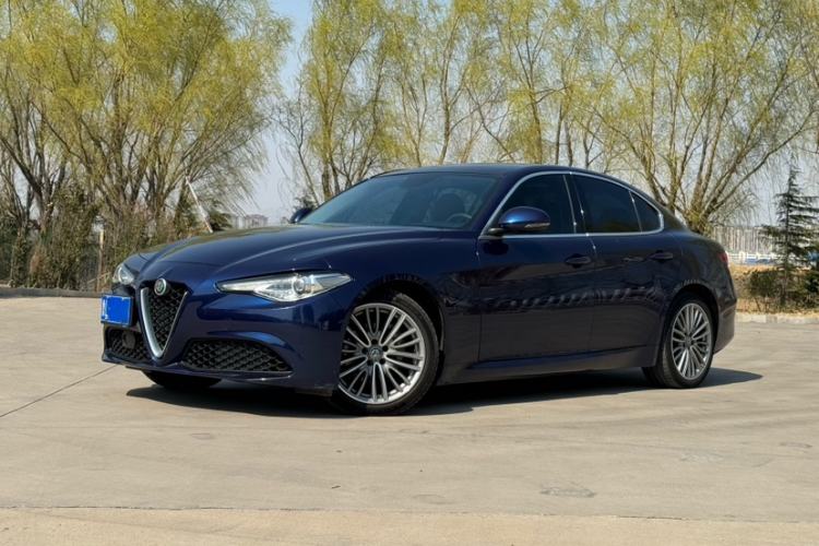 Used Alfa Romeo Giulia 2017 2.0T 200HP Luxury Edition
