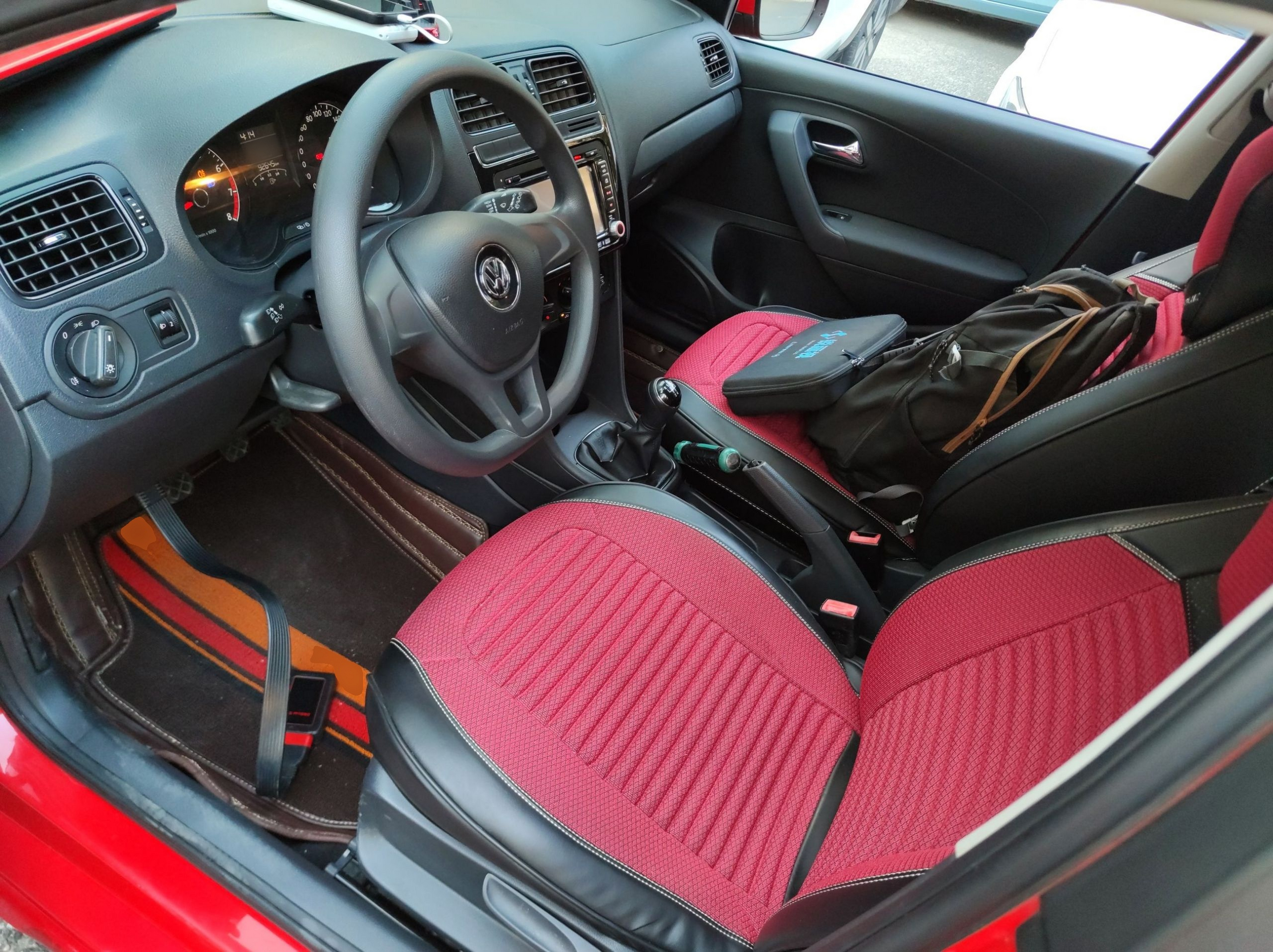 Переднее сиденье в автомобиле