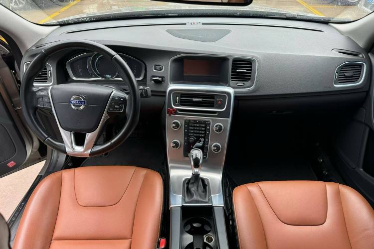 Used Volvo S60 2016 S60L T4 Zhiyuan Edition
