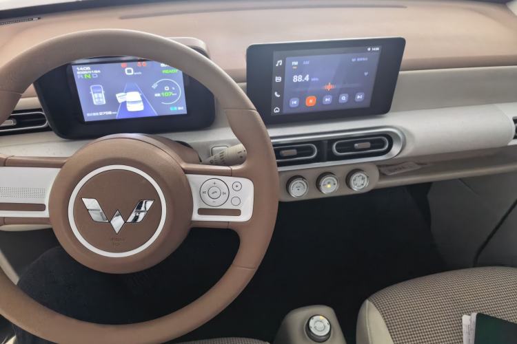 Used Wuling Hongguang MINIEV 2024 3rd Generation 215km Advanced Version
