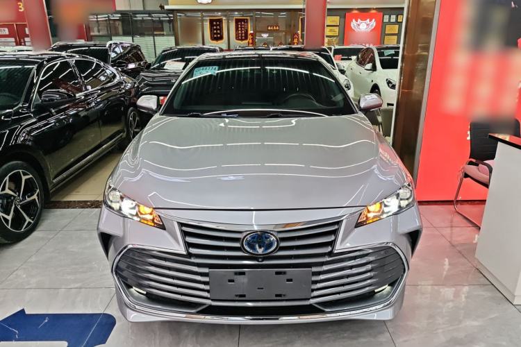 Used Toyota Avalon 2019 Dual-Engine 2.5L XLE Prestige Version China VI Standard