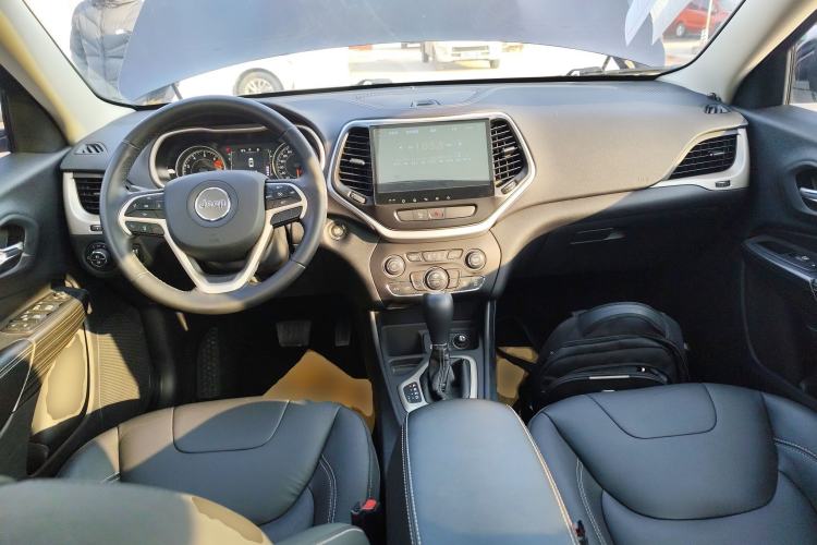 Used  Cherokee 2016 2.4L Leading Edition
