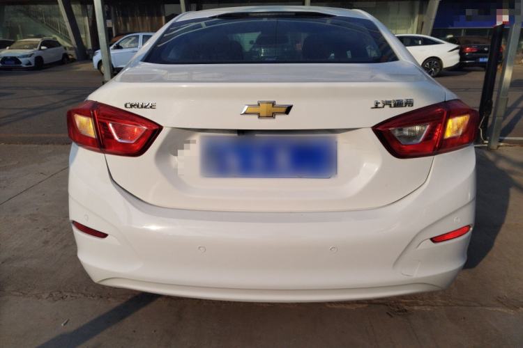 Used Chevrolet Cruze 2017 1.5L Automatic Pioneer Sunroof Edition
