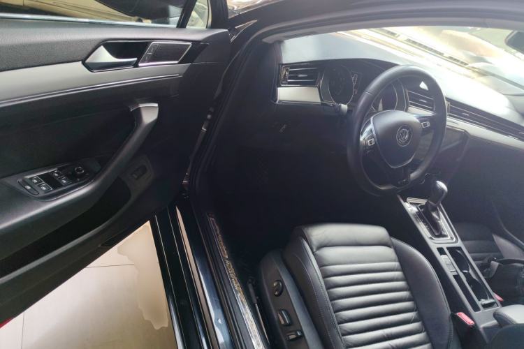 Used Volkswagen Magotan 2018 330TSI DSG Advanced Model
