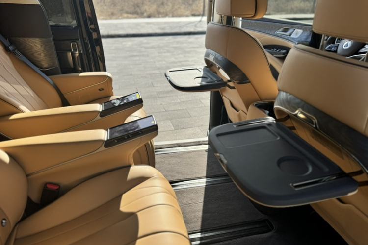 Used Denza D9 2024 DM-i 980 Four-Wheel Drive Prestige Model
