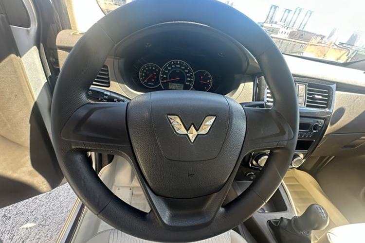 Used Wuling Rongguang V 2016 1.5L Standard Version
