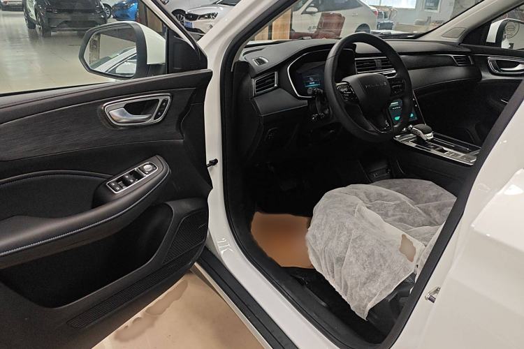 Used Roewe RX5 2025 PLUS 330TGI Automatic Trendsetting Smart Edition
