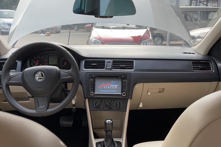 Used Skoda Rapid 2015 1.6L Automatic Smart Selection Model
