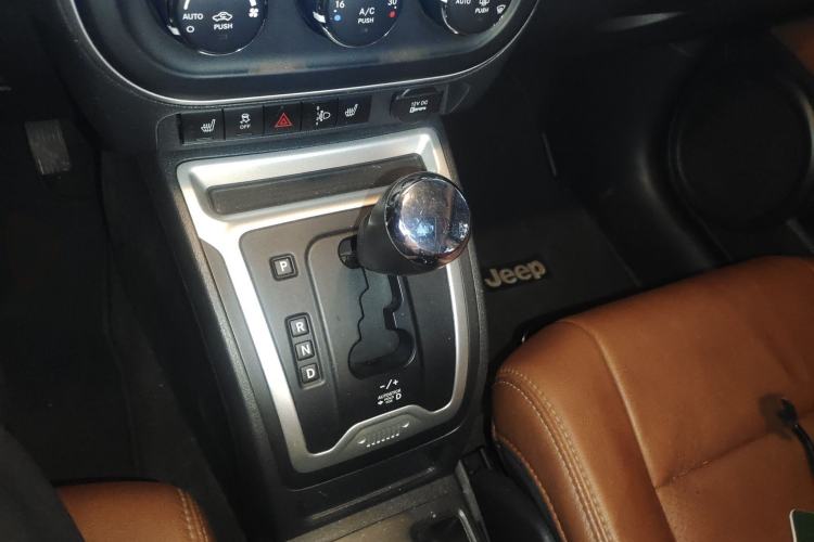 Used  Compass 2014 Revised Version 2.4L Four-Wheel Drive Luxury Navigation Edition
