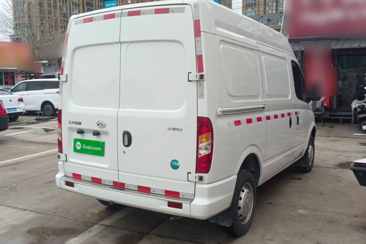 Used SAIC MAXUS Xintu V80 2024 City Distribution King PLUS Value Edition 6MT Short Wheelbase Mid-Roof Design 127 Ps 3 Seats
