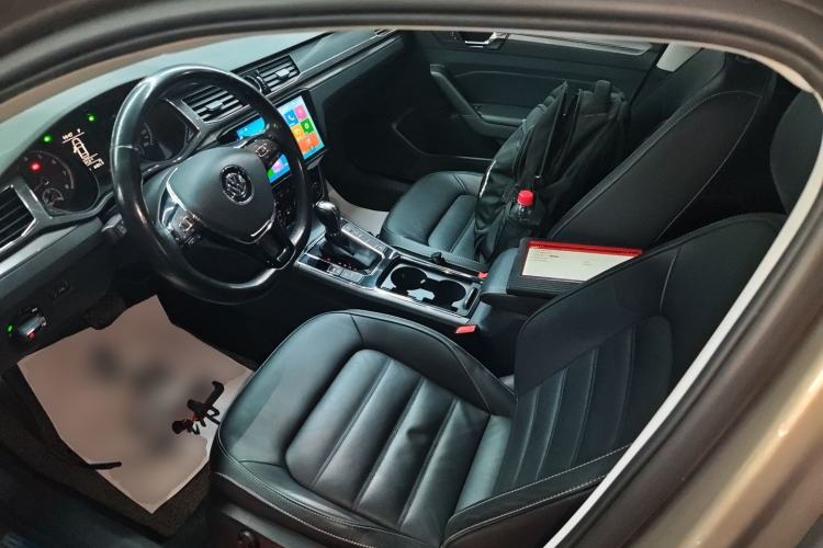 Used Volkswagen Passat 2016 330TSI DSG Luxury Edition
