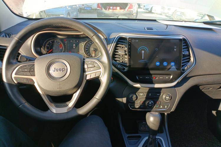 Used  Cherokee 2016 2.0L Leading Edition