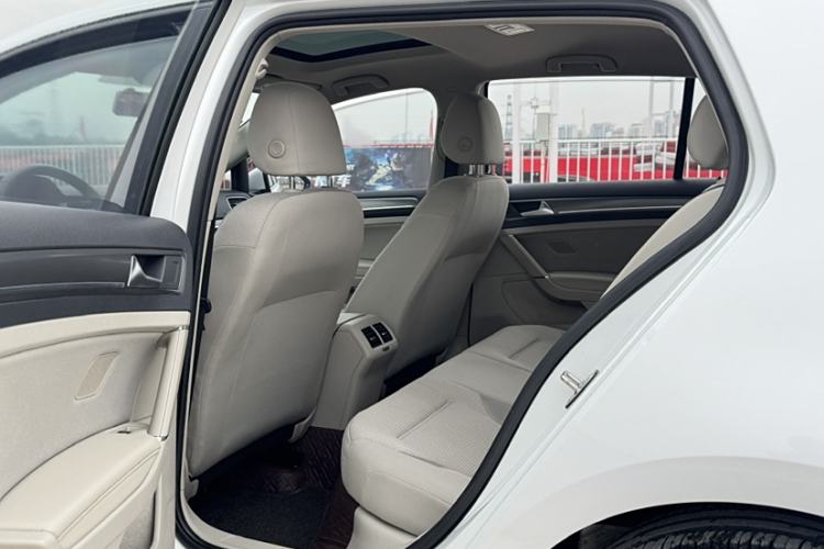 Used Volkswagen Golf 2016 230TSI Automatic Comfort Version
