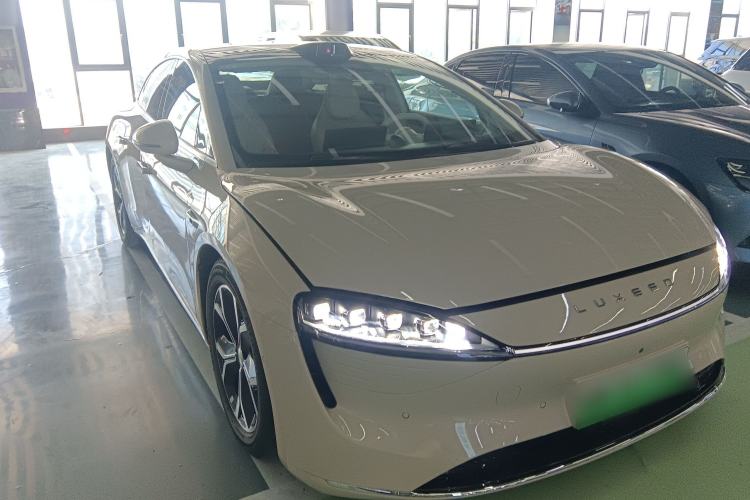 Used Hima Luxeed S7 2025 855 km Max