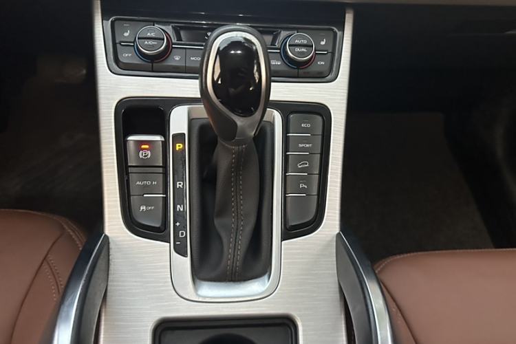 Used Geely Auto Emgrand X7 Sport 2018 1.8TD Automatic Two-Wheel Drive ZhiZun Model with 4G Connectivity
