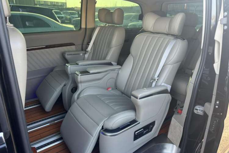 Used Mercedes-Benz Viano 2013 3.0L Comfort Edition
