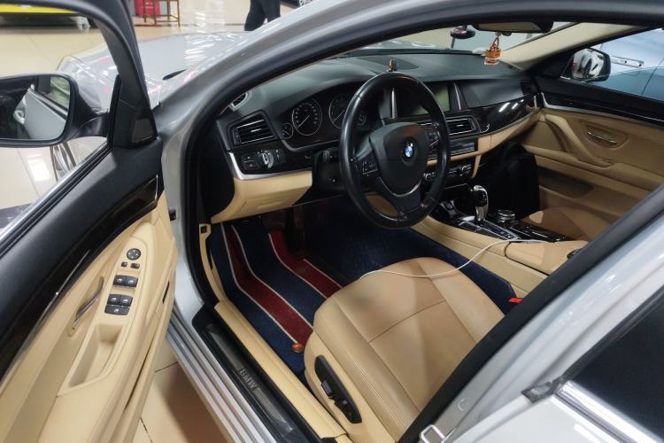 Used BMW 5 Series 2014 528Li Leading Model
