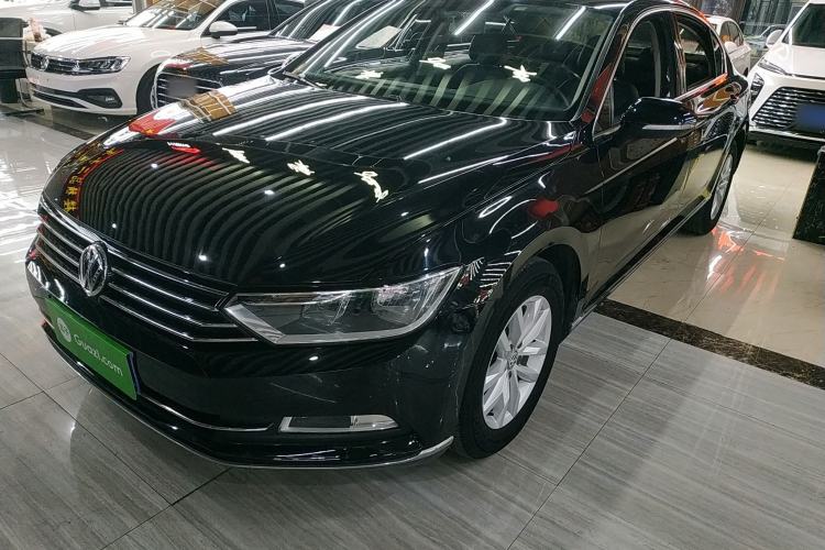 Used Volkswagen Magotan 2017 280TSI DSG Comfort Model
