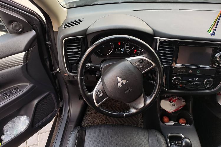 Used Mitsubishi Outlander 2014 2.4L 4x4 Deluxe Value Edition 5 Seats
