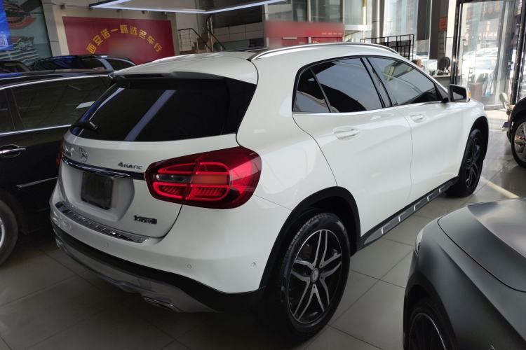 Used Mercedes-Benz GLA 2015 GLA 220 4MATIC Fashion Model
