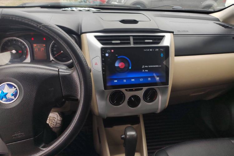 Used Venucia R50 2014 1.6L Automatic Splendid Edition
