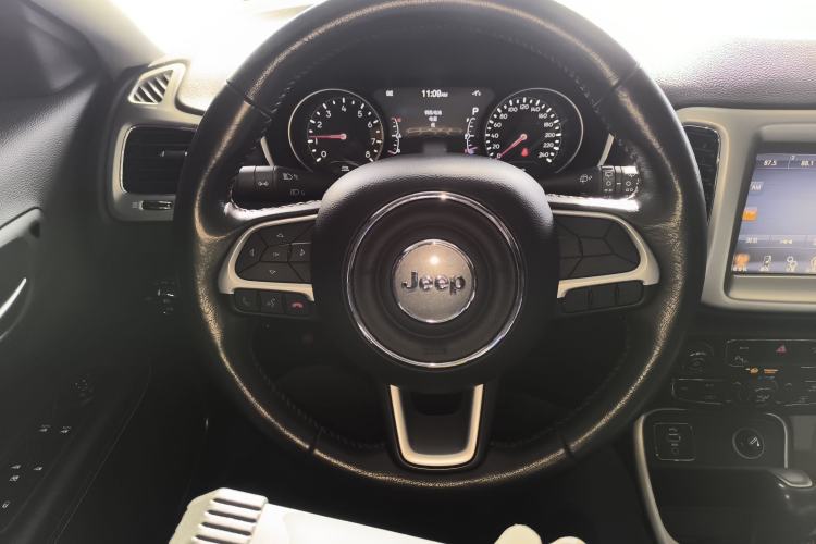 Used  Compass 2017 200T Automatic Family Edition
