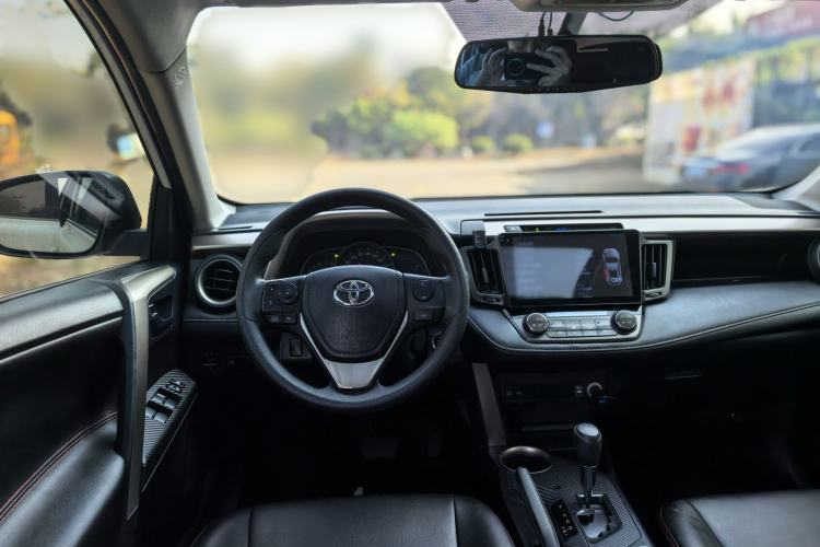 Used Toyota RAV4 2015 2.0L CVT Two-Wheel Drive Fashion Edition
