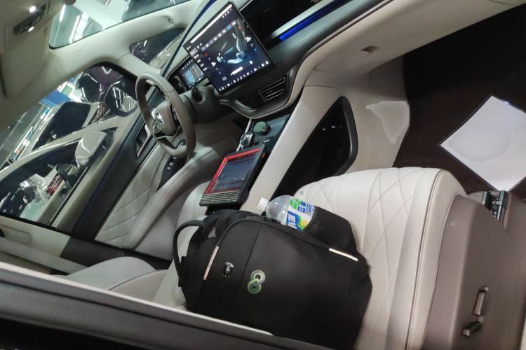 Used Denza D9 2022 DM-i 970 Four-Wheel Drive Flagship Model