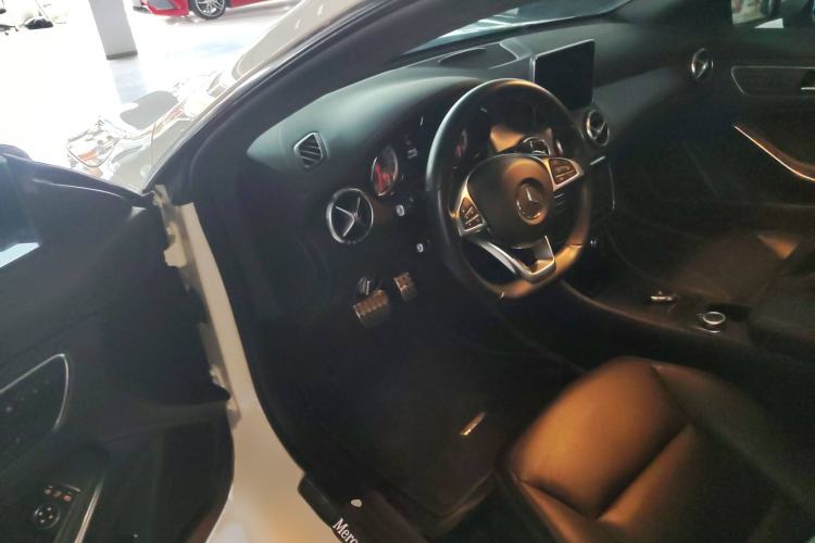 Used Mercedes-Benz CLA 2014 CLA 260 4MATIC
