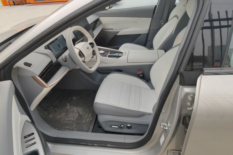 Used  eπ007 2024 540 All-Wheel Drive Pro Edition