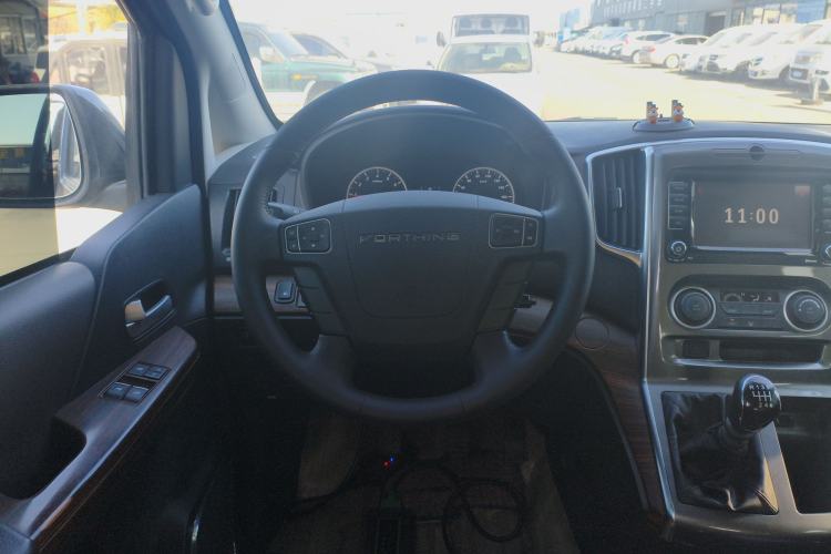 Used FORTHING Lingzhi PLUS 2021 Travel Edition 2.0L Manual Luxury 7-Seater
