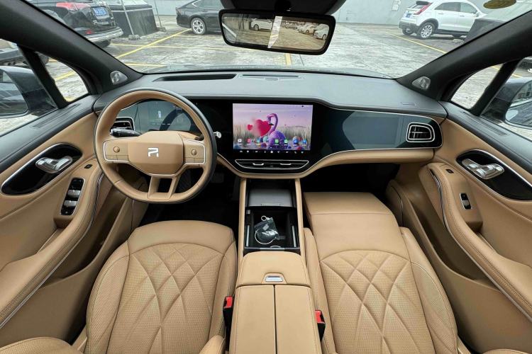 Used  R7 2023 Rear-Drive Screen King Edition
