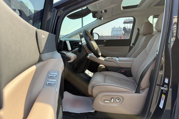 Used XPeng X9 2024 702 Ultra-Long Range Max
