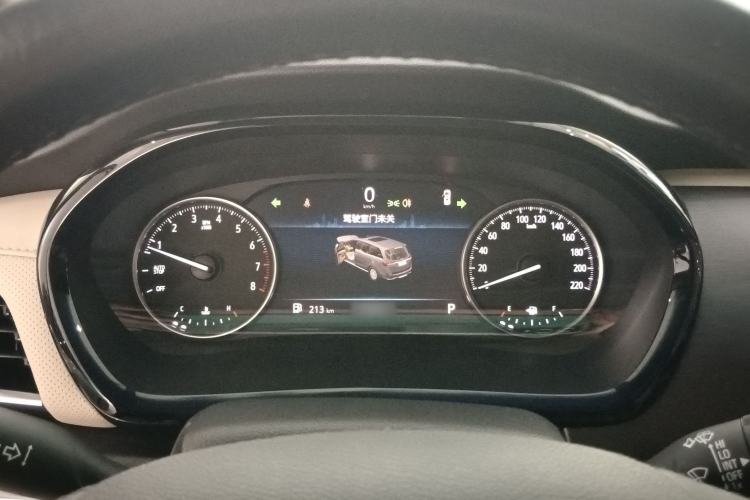 Used Buick GL8 2023 Facelifted Land Cruiser Executive Luxury Version
