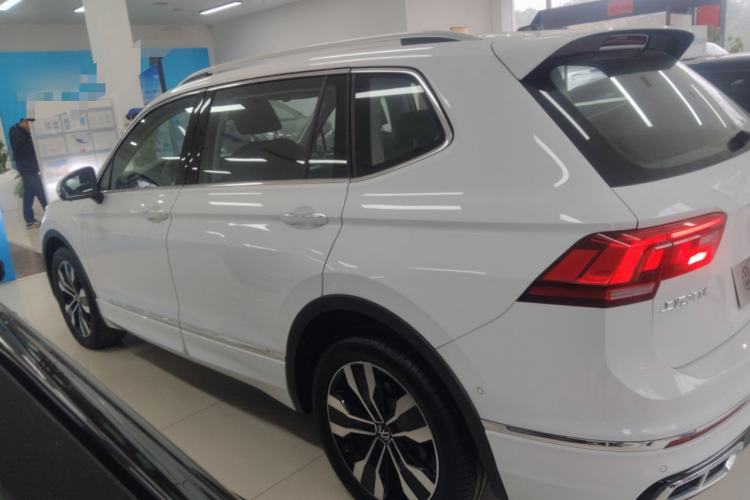 Used Volkswagen Tiguan L 2024 Outstanding Model 330TSI Automatic Two-Wheel Drive R-Line Dragon Glory Edition
