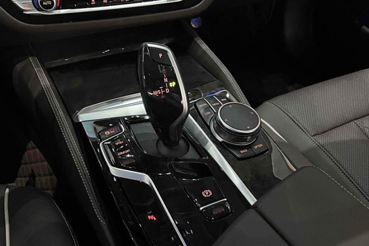 Used BMW 5 Series 2022 Second Facelift 525Li Luxury Package
