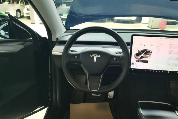 Used Tesla Model Y 2023 Long-Range All-Wheel-Drive Version

