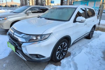 Used Mitsubishi Outlander 2019 2.4L 4x4 Zhi Xiang Edition 5 Seats China VI Standard