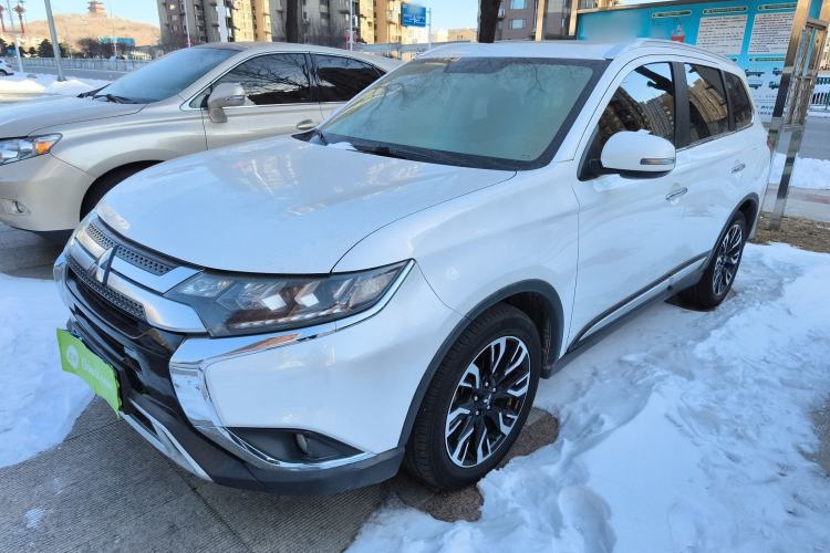 Used Mitsubishi Outlander 2019 2.4L 4x4 Zhi Xiang Edition 5 Seats China VI Standard