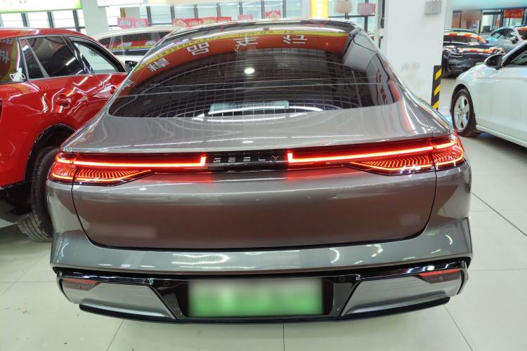 Used  E8 2024 550 km Range Rear-Drive Dragon Edition
