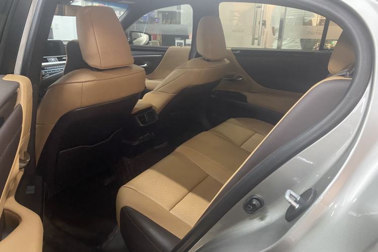 Used Lexus ES 2020 260 Excellence Edition
