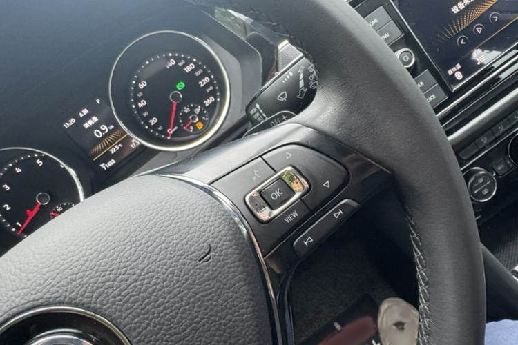 Used Volkswagen Tiguan L 2019 330TSI Automatic Two-Wheel Drive Panoramic Comfort Edition China VI Standard
