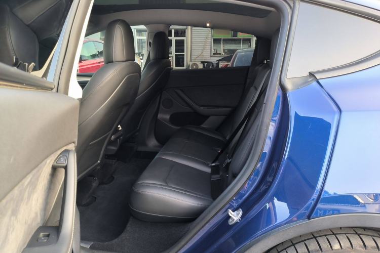 Used Tesla Model Y 2021 Long-Range All-Wheel-Drive Version
