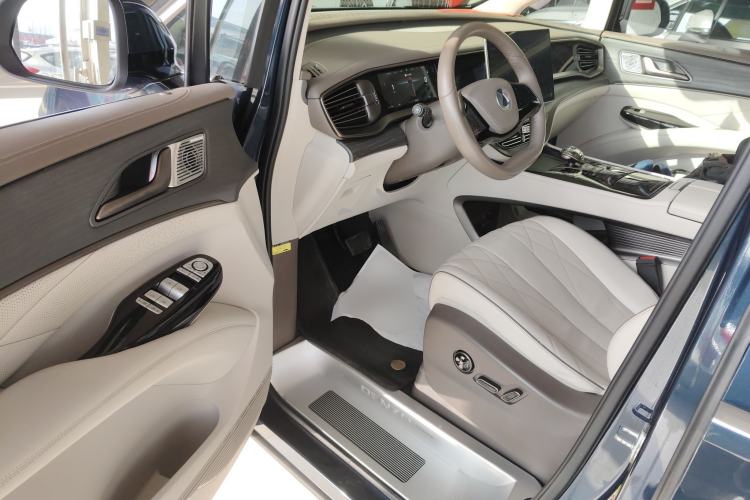 Used Denza D9 2022 DM-i 970 Four-Wheel Drive Flagship Model
