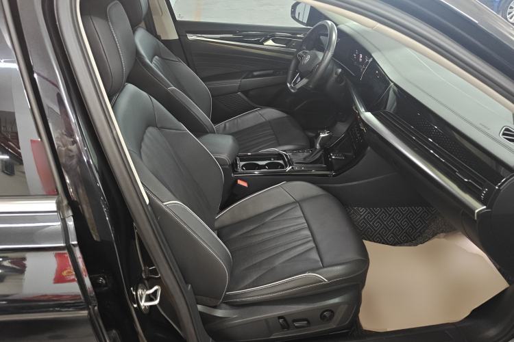 Used Volkswagen Passat 2022 330TSI Starry Luxury Edition – Exclusive Special Edition
