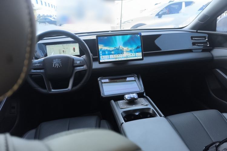 Used BYD Qin L 2025 DM-i Smart Drive 80KM Leading Model
