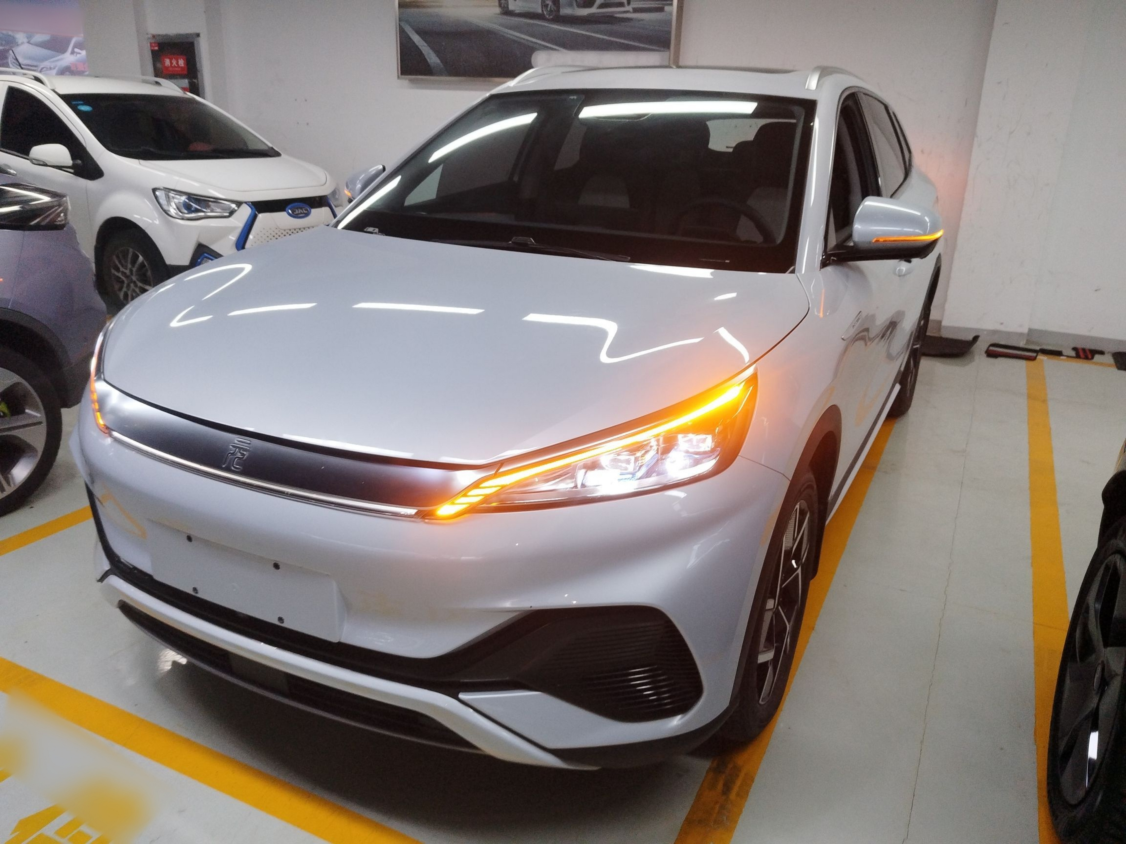 Под передней частью автомобиля