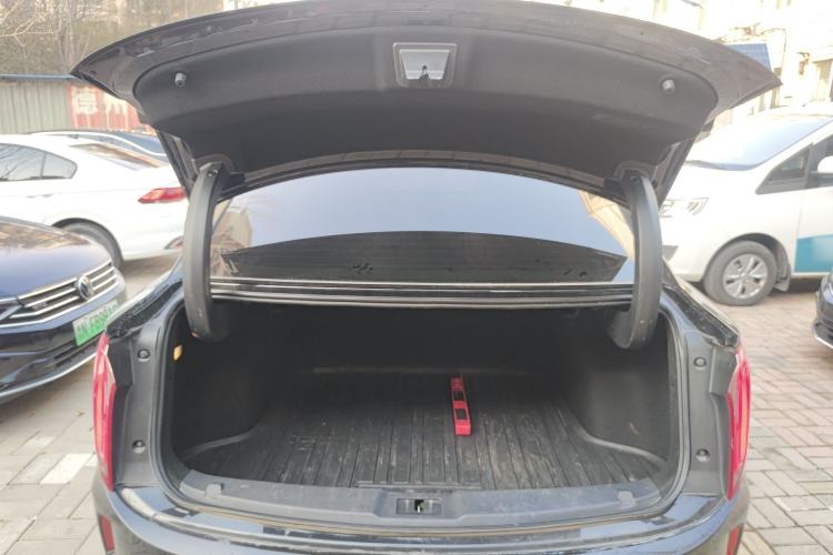 Used Hongqi E-QM5 2022 431 km Charge & Enjoy Edition
