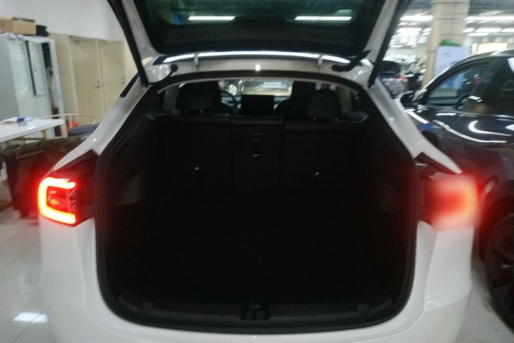 Used Tesla Model Y 2023 Long-Range All-Wheel-Drive Version
