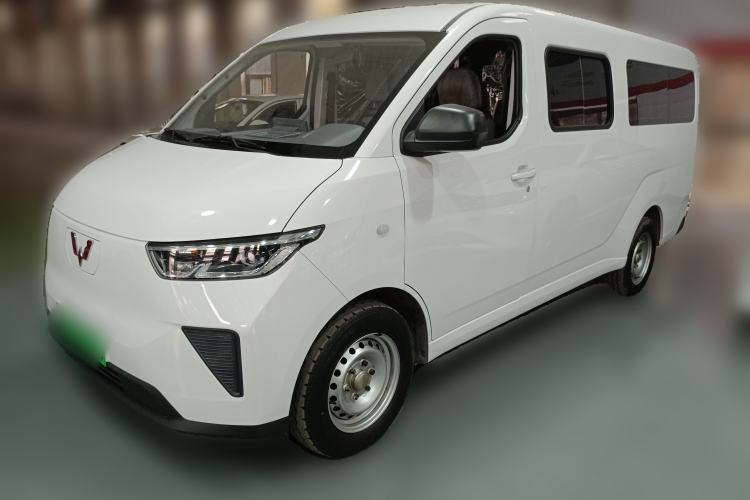 Used Wuling Yangguang 2024 300KM Comfort Version Passenger Van 75kW